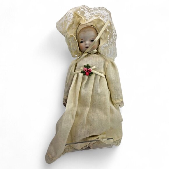 Vtg 1982 Schmid Happyland 7.5" Porcelain Bisque Doll With Lace Bonnet & Floral A - Picture 6 of 6